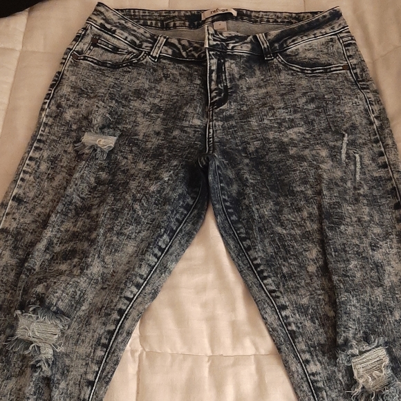 Distressed jeans - Picture 3 of 4